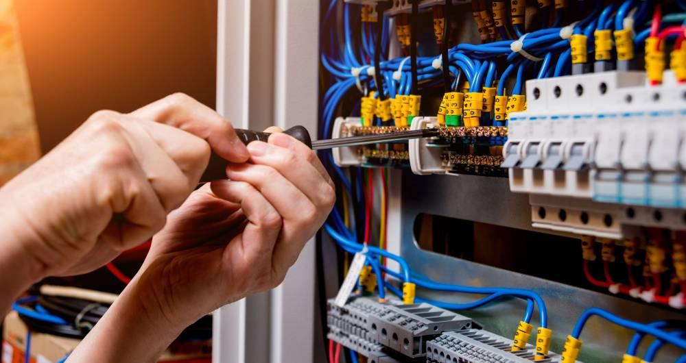 Électriciens près de Pruillé-le-Chétif